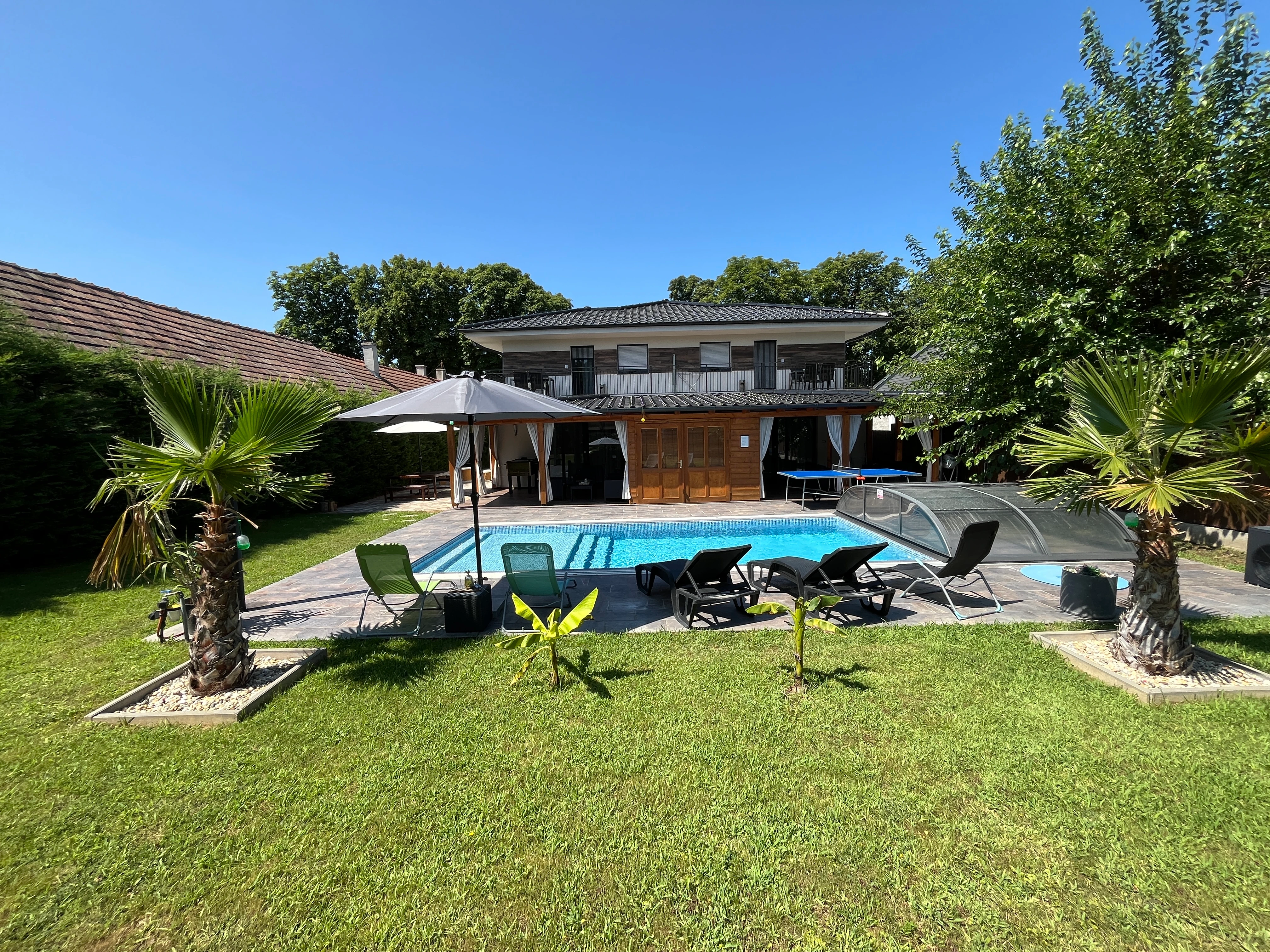 Sweet Home medence panoráma